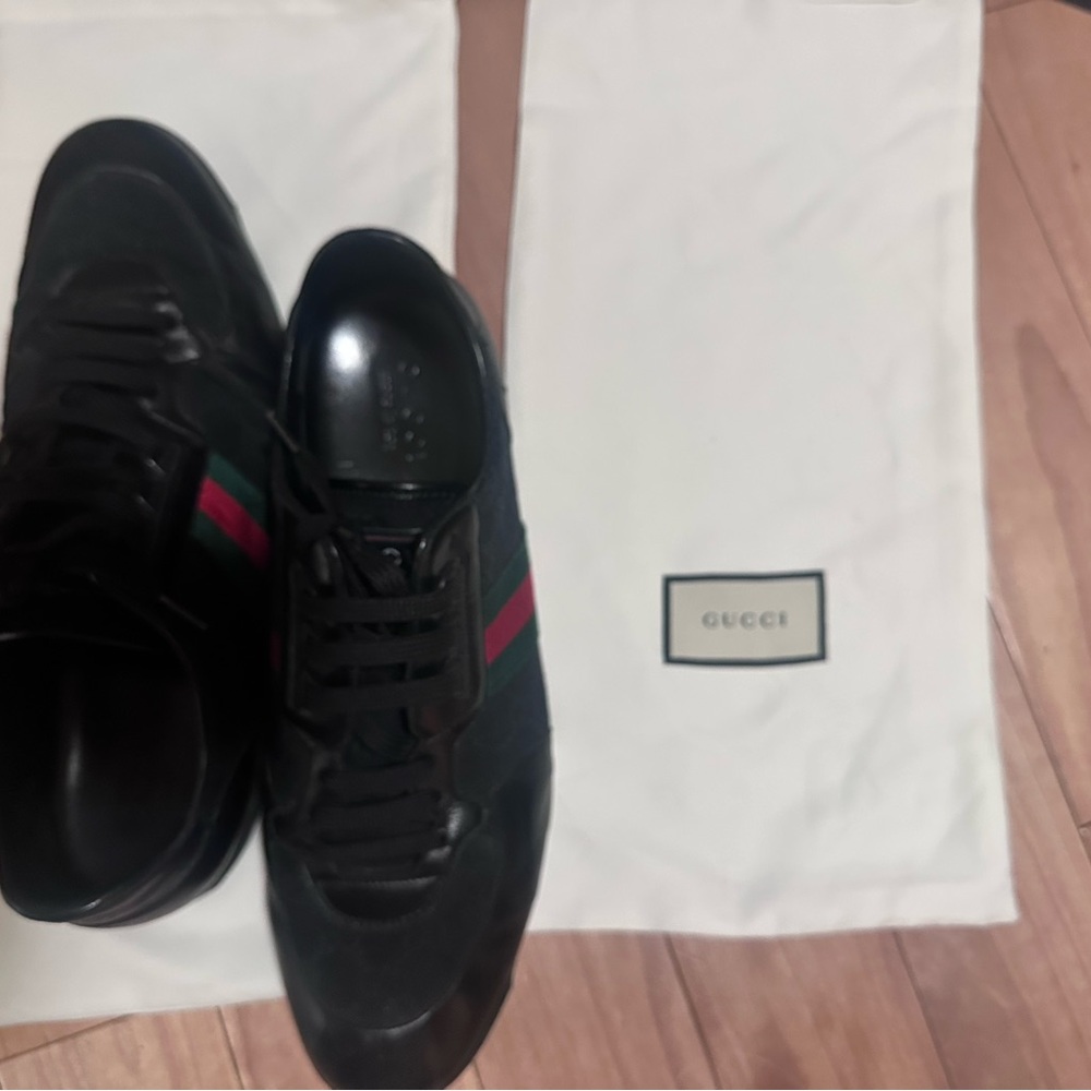 Gucci Men's Black and Red Sneakers - Picture 7 of 10